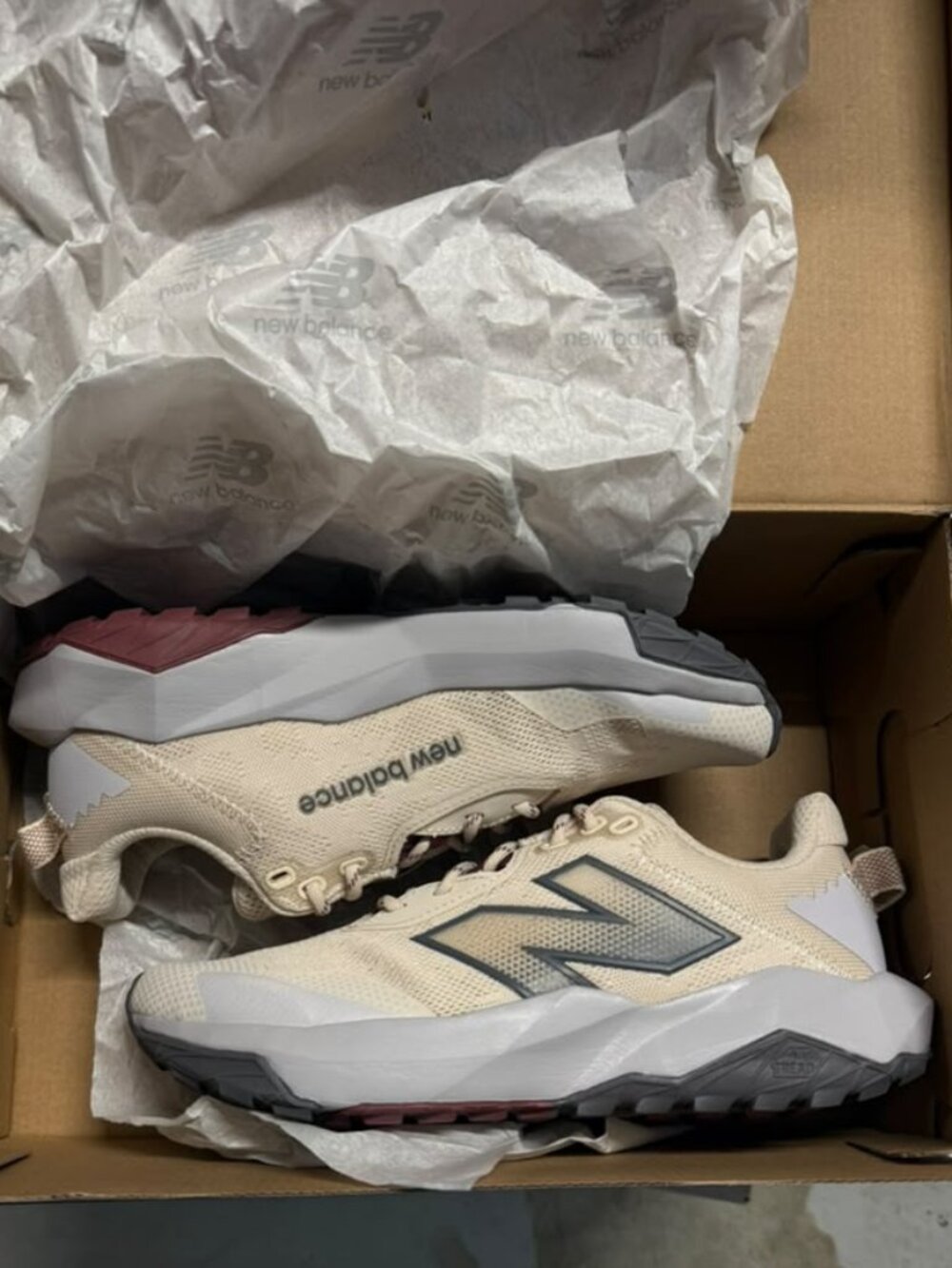 New Balance Dynasoft Nitrel v6 Trail Running Shoes W7.5 Beige Gray Burgundy